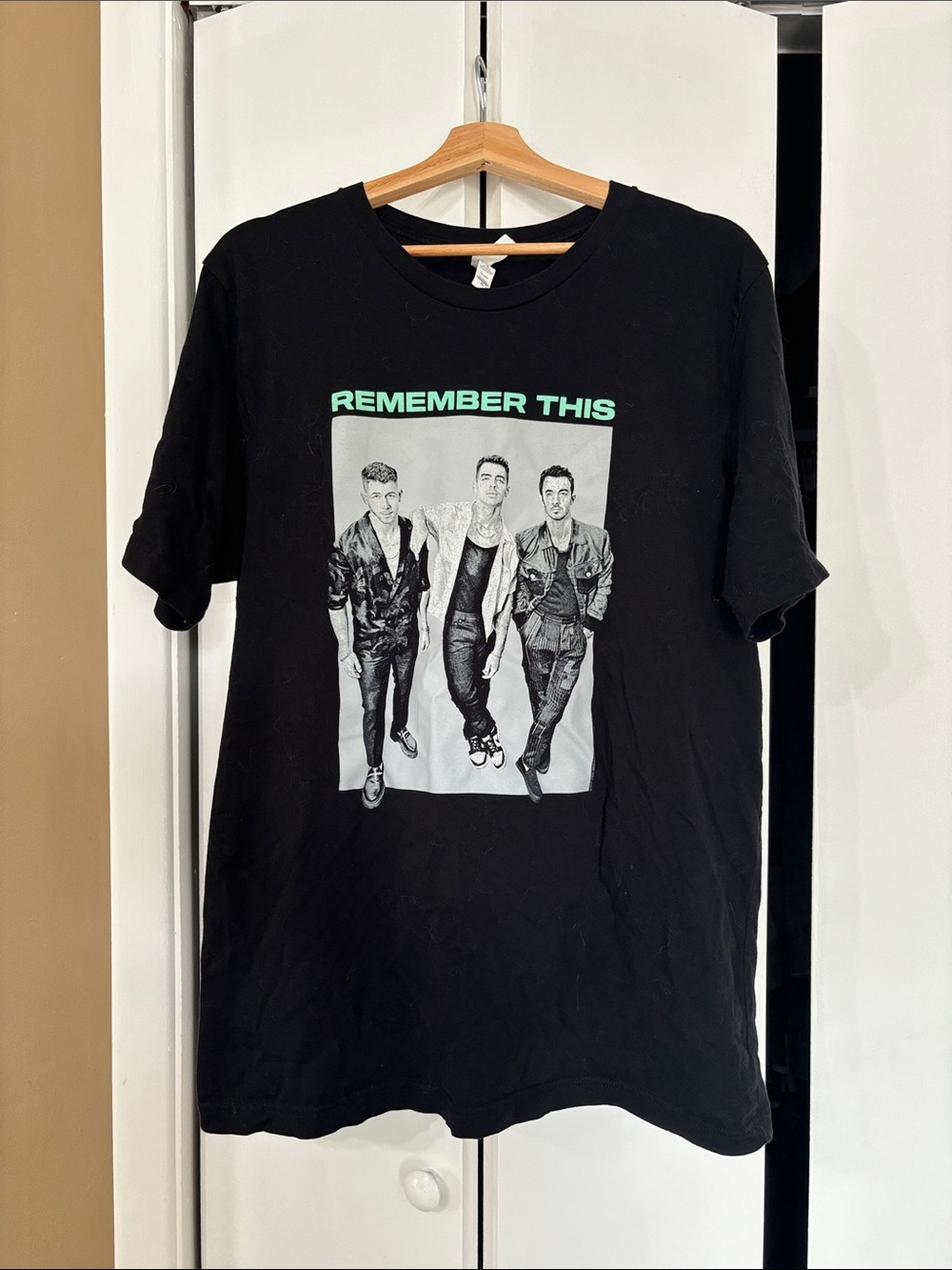 Jonas Brothers Black 'Remember This' Graphic concert Tee